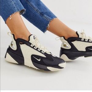 Nike women’s zoom 2k